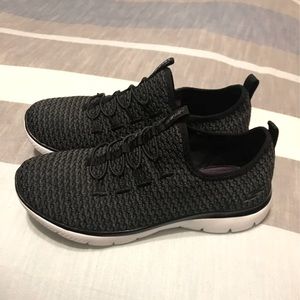 NEW💕Skechers memory foam shoes